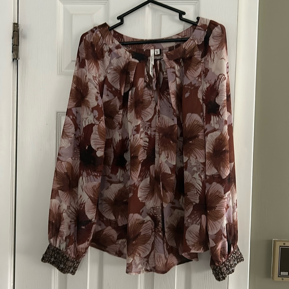 BELLATRIX EMBELLISHED CUFF BLOUSE SIZE M